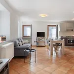 Tra Montagna E Citta - *