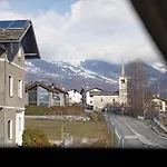 Tra Montagna E Citta - *