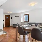 Tra Montagna E Citta -