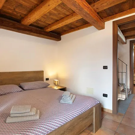 Tra Montagna E Citta - אאוסטה