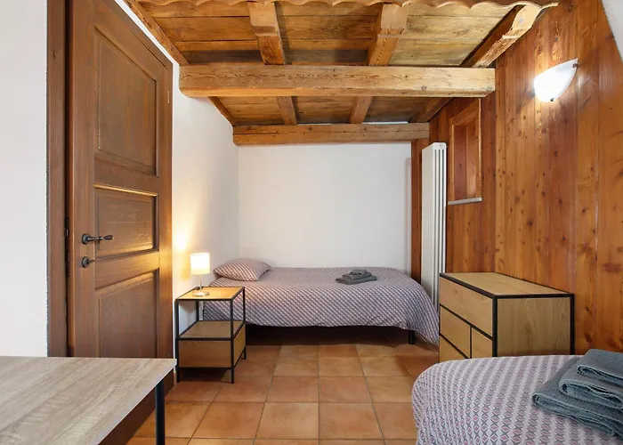 Tra Montagna E Citta - *