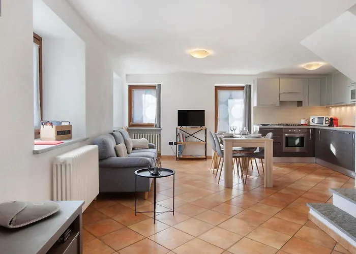 Tra Montagna E Citta - *